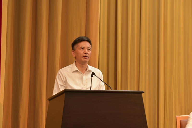 纽约国际官网在全市教育大会上作交流发言