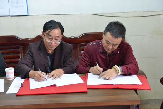 图为合作双方领导签订协议