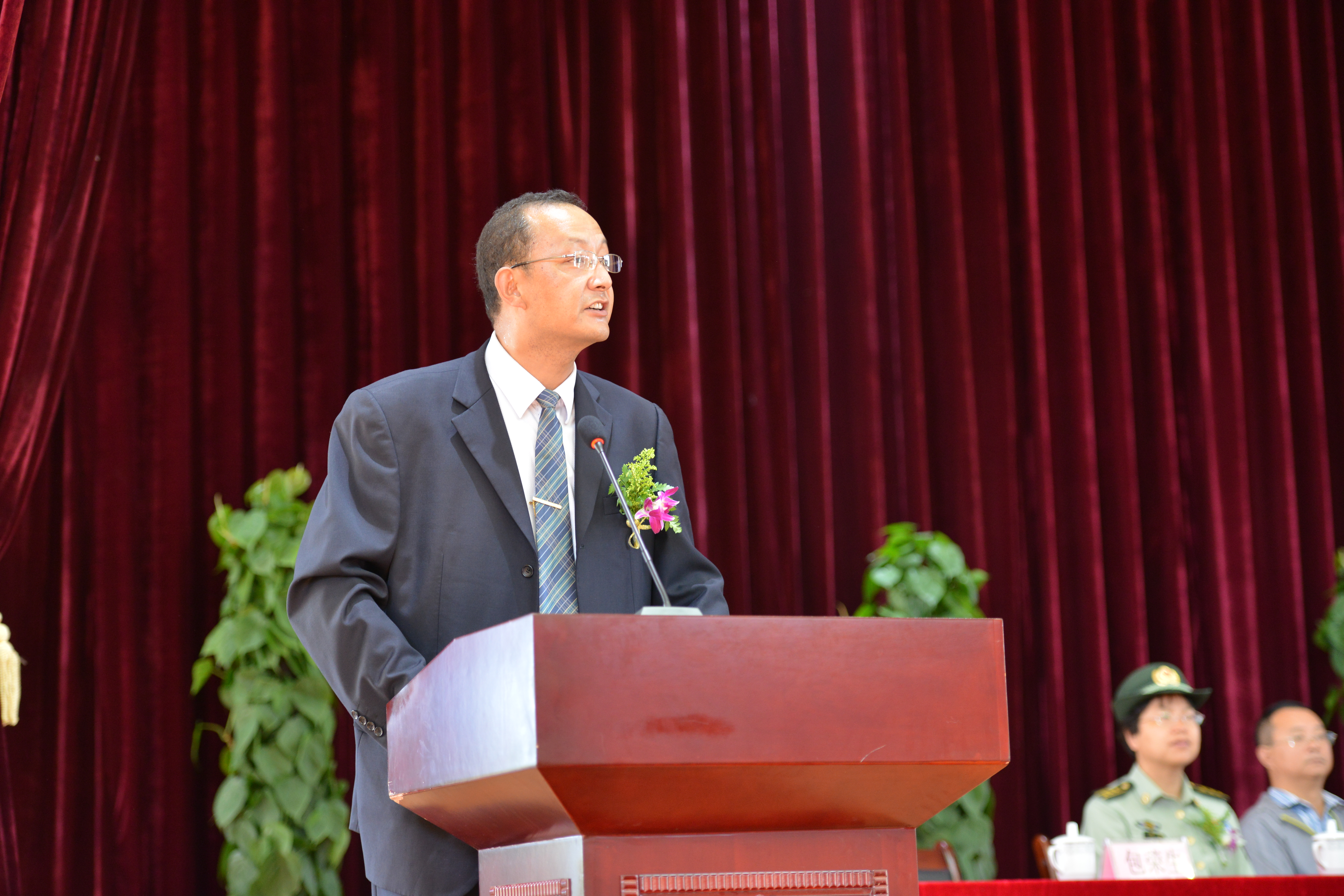 图为华夏中专校长孙继先同志讲话